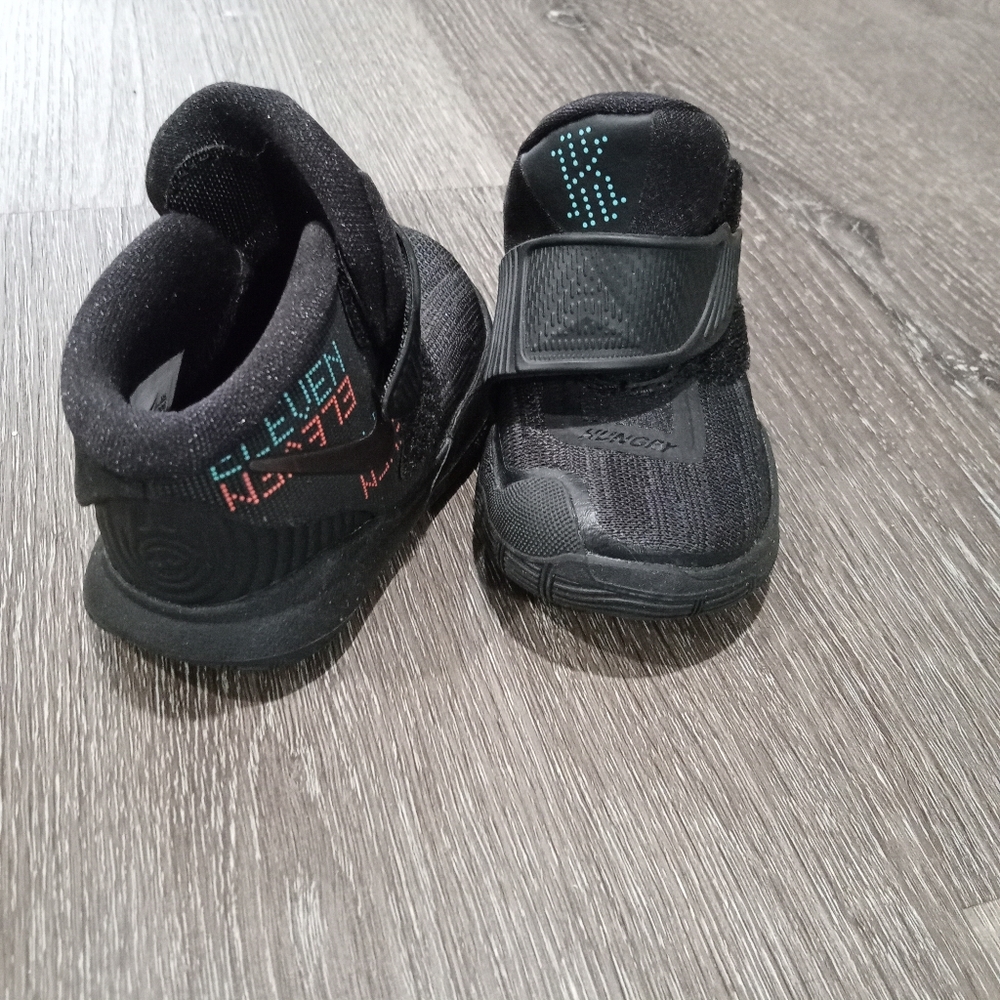 😍Kids Nike Kyrie 6 Unisex Nike sneakers😍 - Picture 4 of 7